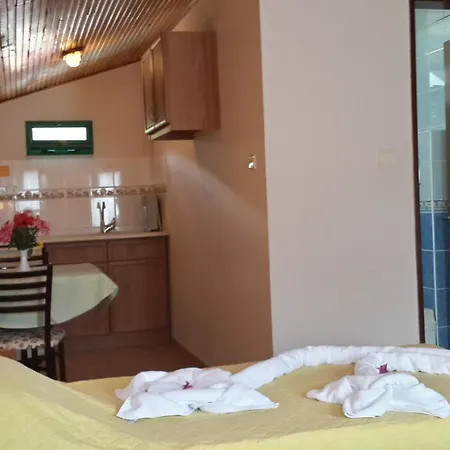 Hotel apartamentowy Avlu 1 Icmeler